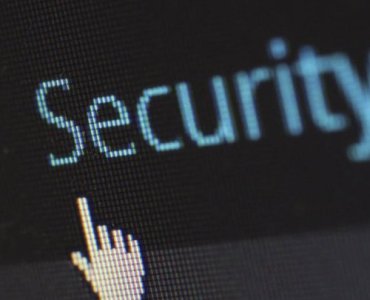 Zamień domowe Wi-Fi w twierdzę: sprawdzone sposoby na bezpieczną sieć