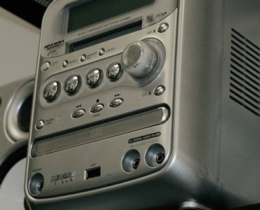Przepięciom mówimy stop! Twój domowy sprzęt RTV pod skuteczną ochroną