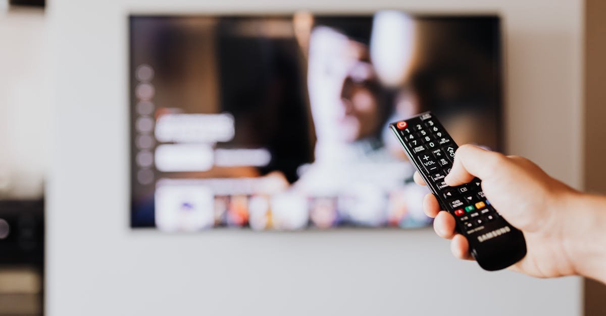 Efekt kina w salonie: pasek LED do telewizora + sterowanie z telefonu — zrobisz to w godzinę