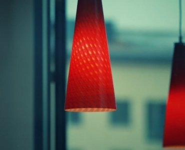 Pomysły na lampy nad wyspą kuchenną: 18 efektownych rozwiązań od boho po industrial