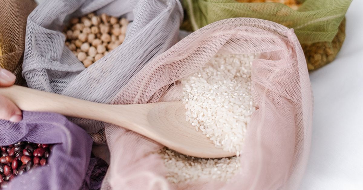 Pożegnaj mole spożywcze na dobre: prosty plan ratunkowy dla Twojej kuchni