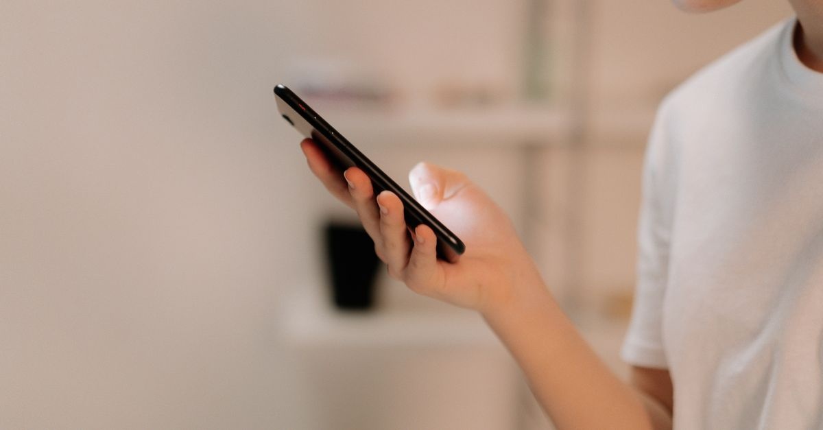 Otwieraj garaż jednym tapnięciem: zrób z bramy inteligentne urządzenie sterowane z telefonu
