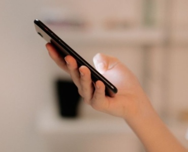 Otwieraj garaż jednym tapnięciem: zrób z bramy inteligentne urządzenie sterowane z telefonu