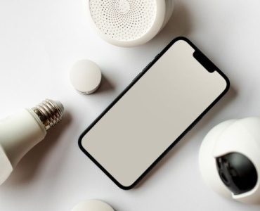 Zero kurzu, maksimum wygody: najlepsze systemy smart home bez kucia ścian