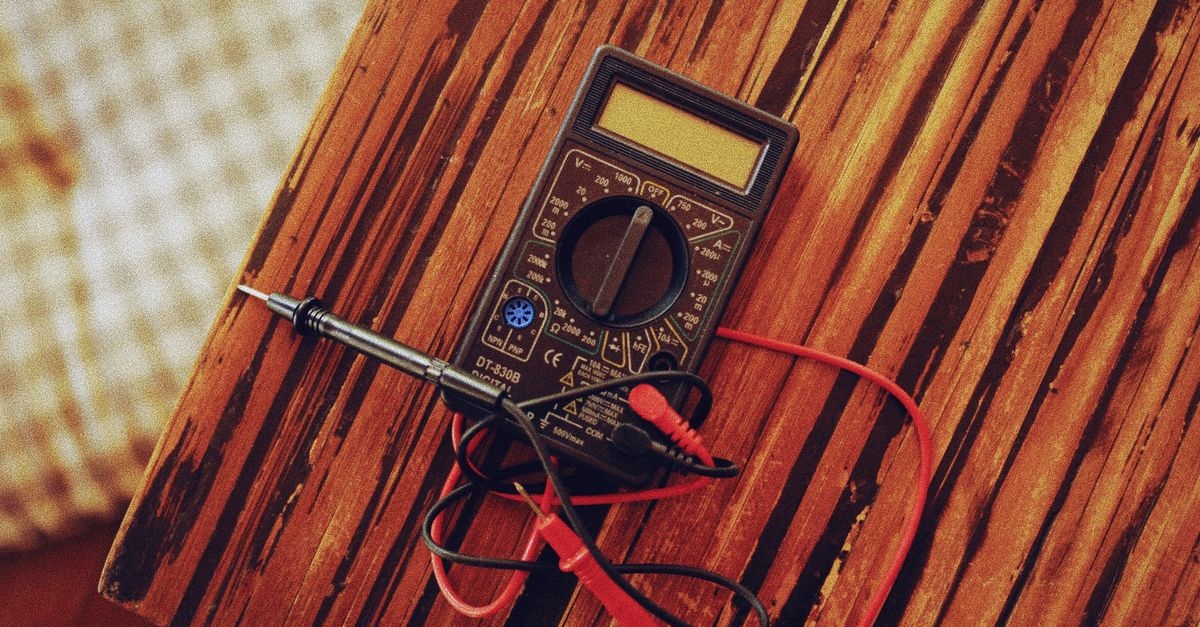 Odkryj prądożerców w domu: jak łatwo zmierzyć zużycie energii pojedynczych sprzętów